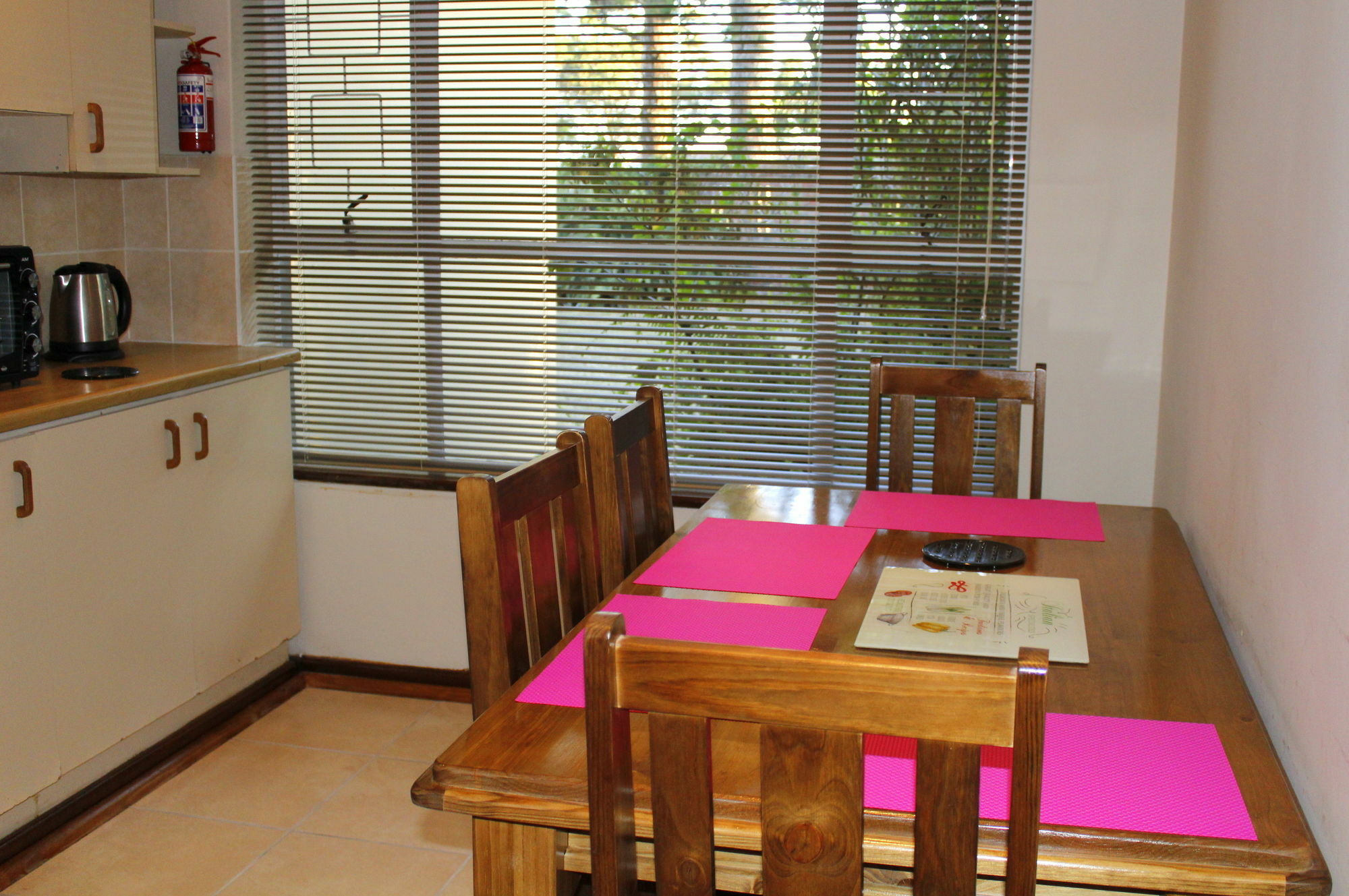 African Aquila Guest Lodge Glendinningvale Екстериор снимка